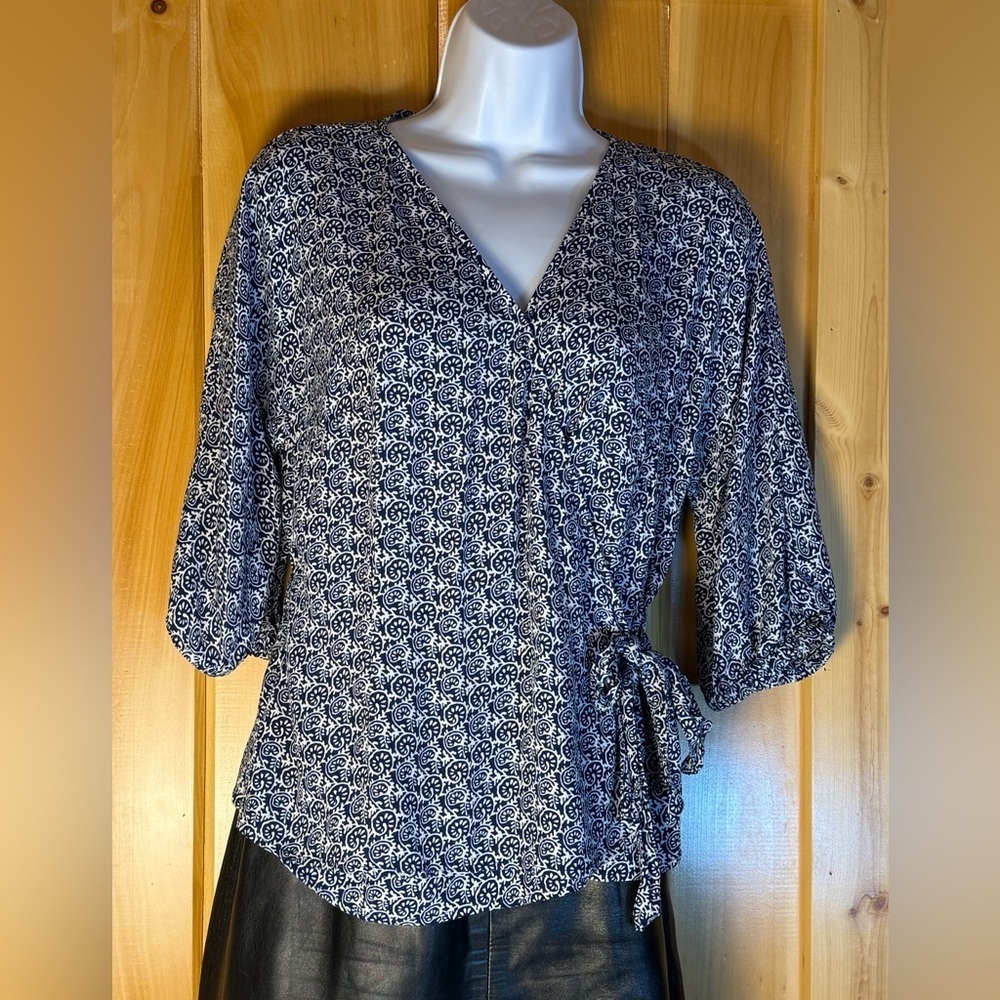 Talbots Petite M Navy Blue Print Faux Wrap V-Neck Viscose Blouse Hip Length - Picture 3 of 9